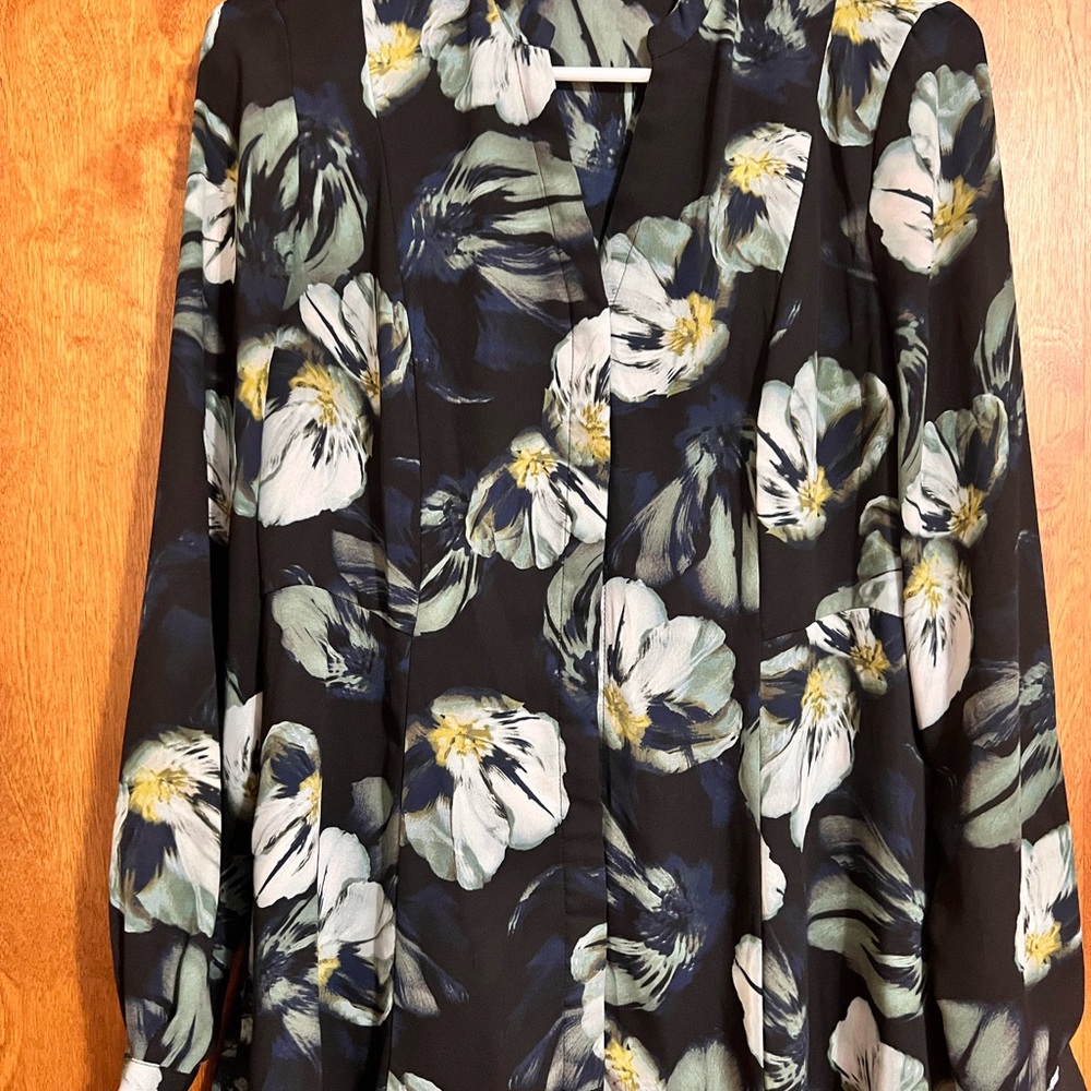 Simply Vera Vera Wang Black and White Floral Blouse